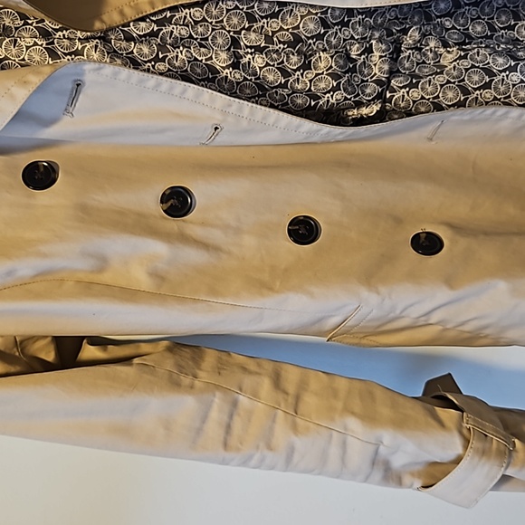 Banana Republic trench coat - Picture 3 of 4